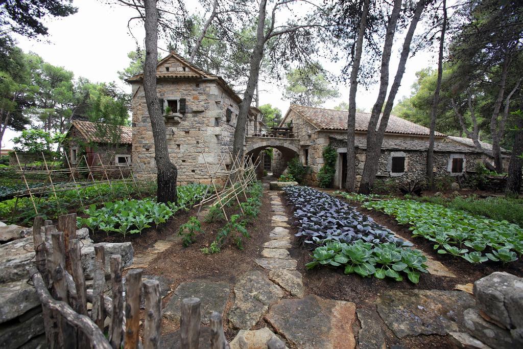 Apartment Village