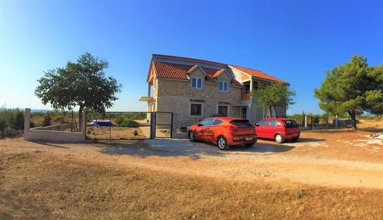 Village * Lozovac