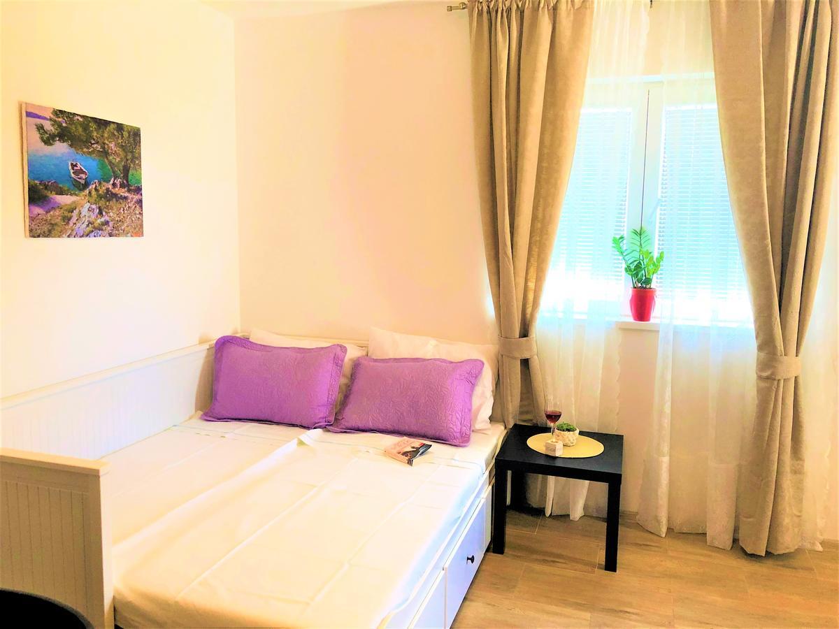 Apartment Village *